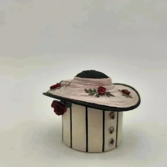Willow Hall Agatha Trinket Box Victorian Ladies Hat On Hatbox Roses Boho Vintage - Picture 5 of 9